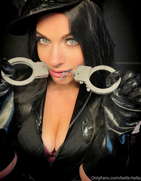 Nacktes geleaktes OnlyFans-Foto von Bellehella