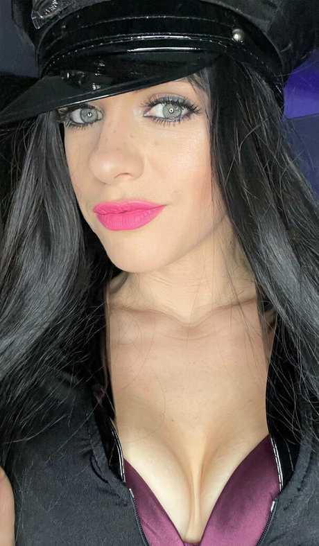 Nacktes geleaktes OnlyFans-Foto von Bellehella