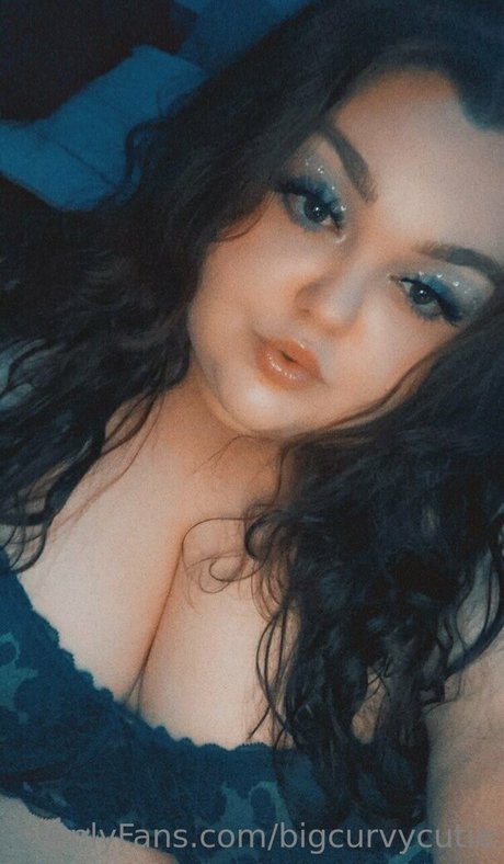 Nacktes geleaktes OnlyFans-Foto von Bigcurvycutie