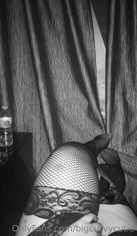Nacktes geleaktes OnlyFans-Foto von Bigcurvycutie