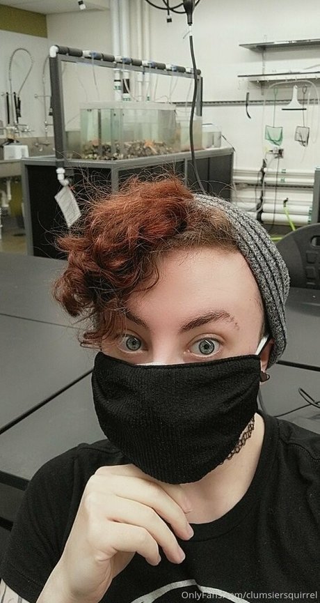Nacktes geleaktes OnlyFans-Foto von Clumsiersquirrel