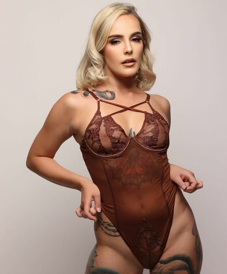 Nacktes geleaktes OnlyFans-Foto von Virginia Suicide