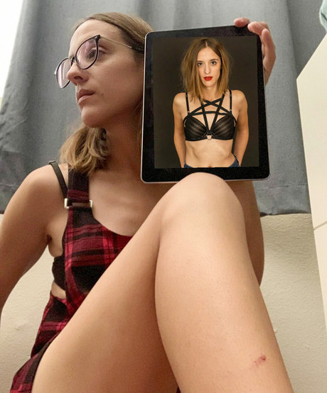 Nacktes geleaktes OnlyFans-Foto von Ashley Victoria Robinson