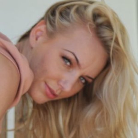 Nacktes geleaktes OnlyFans-Foto von Hayleymarie Coppin