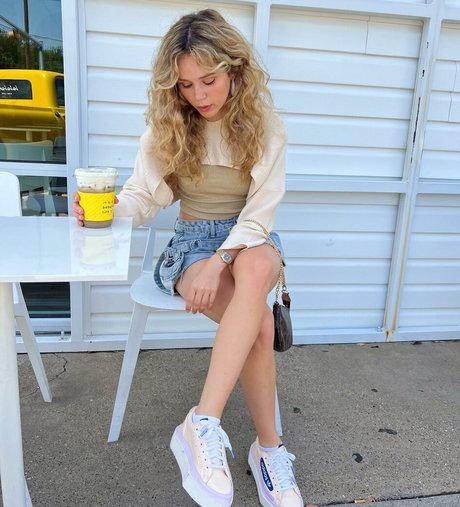 Nacktes geleaktes OnlyFans-Foto von Brec Bassinger
