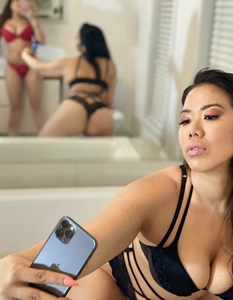 Nacktes geleaktes OnlyFans-Foto von Asiantsunamifree
