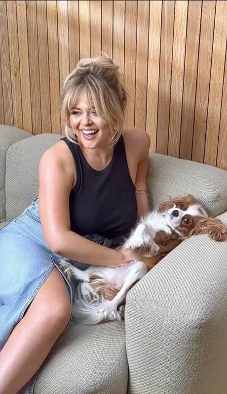 Nacktes geleaktes OnlyFans-Foto von Emily Atack