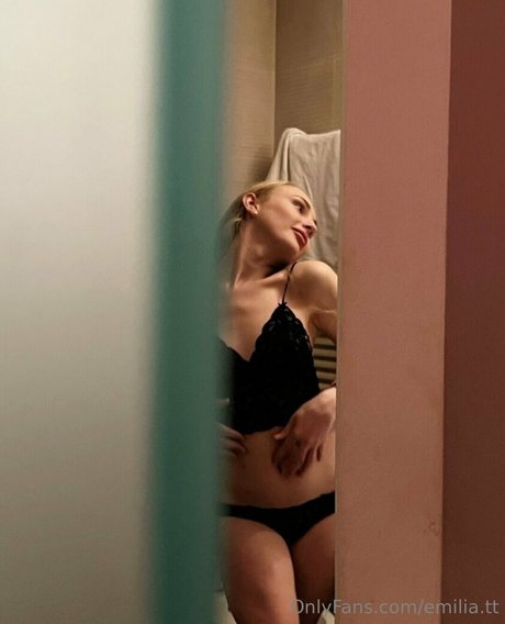 Nacktes geleaktes OnlyFans-Foto von Emiliatt