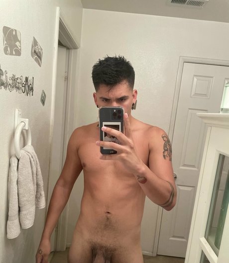 Nacktes geleaktes OnlyFans-Foto von Papitop