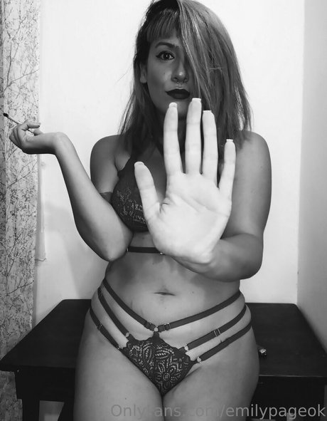 Nacktes geleaktes OnlyFans-Foto von Emilypageok