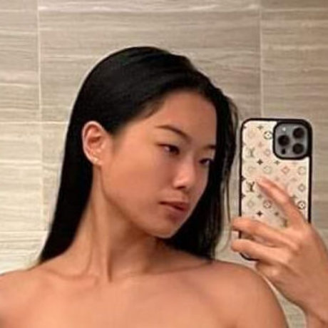Nacktes geleaktes OnlyFans-Foto von Akanemsko