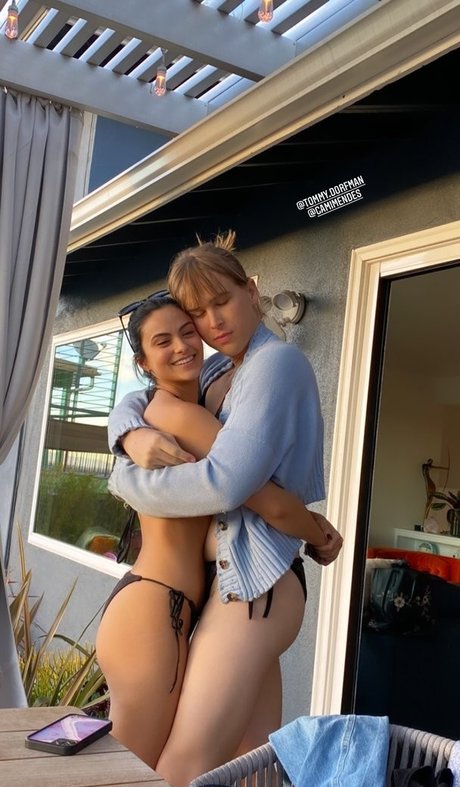 Nacktes geleaktes OnlyFans-Foto von Camila Mendes