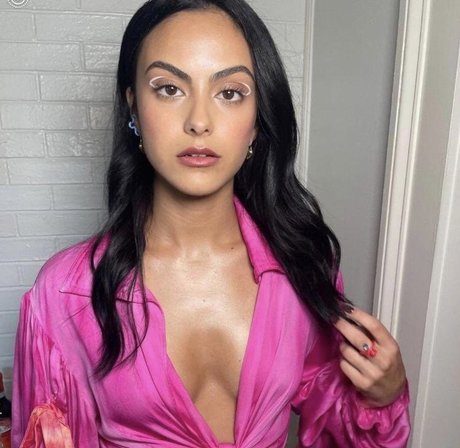 Camila Mendes