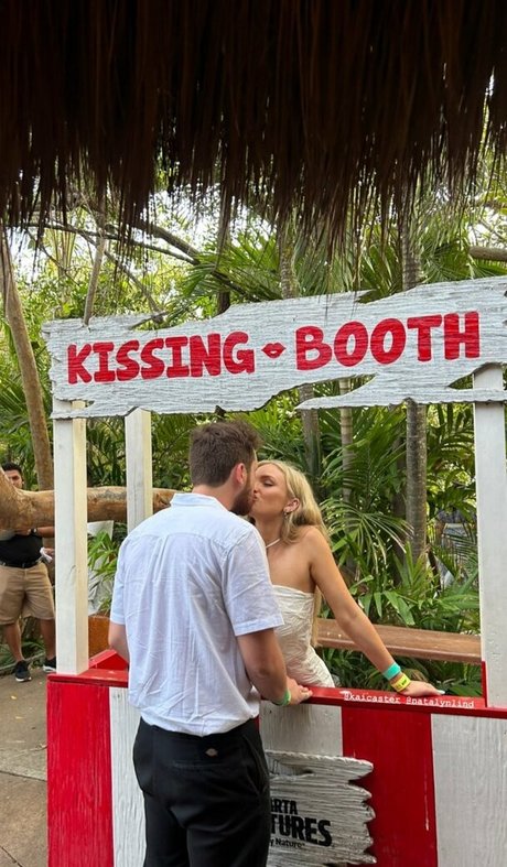 Nacktes geleaktes OnlyFans-Foto von Natalie Alyn Lind