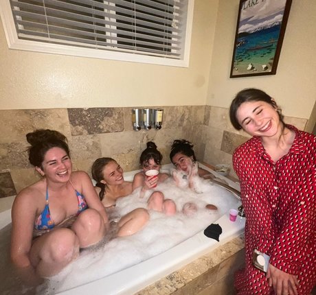 Nacktes geleaktes OnlyFans-Foto von Natalie Alyn Lind