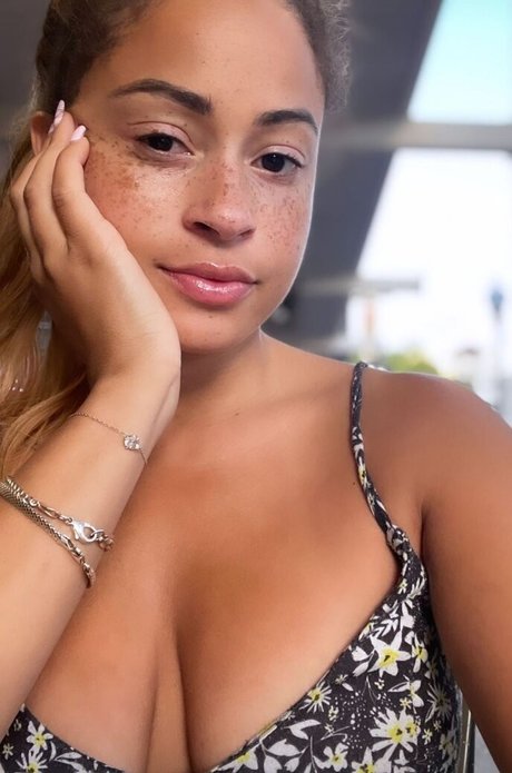 Nacktes geleaktes OnlyFans-Foto von Kayla Braxton