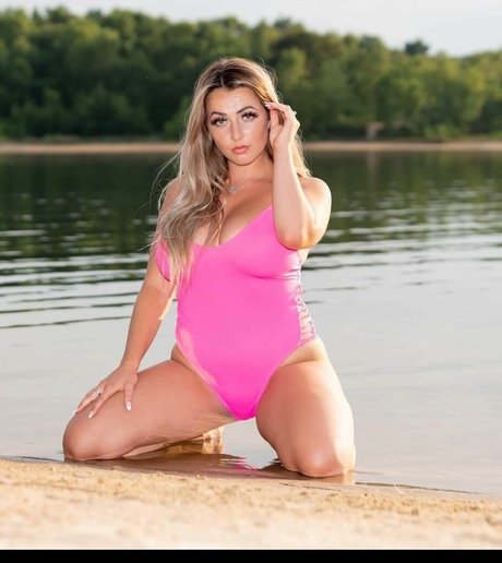 Nacktes geleaktes OnlyFans-Foto von Yazmin Holmes