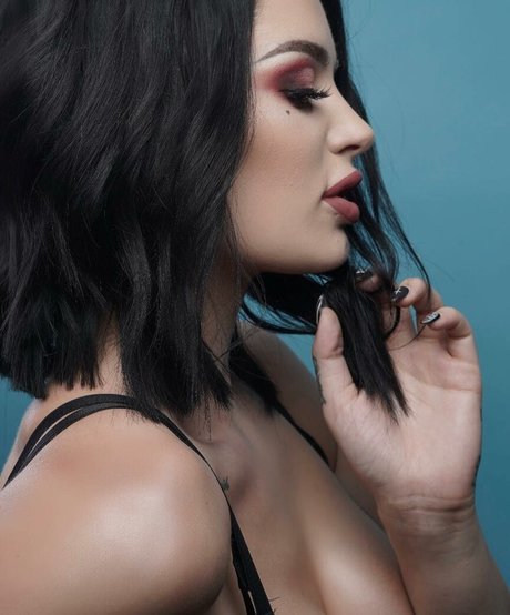 Nacktes geleaktes OnlyFans-Foto von Saraya Bevis
