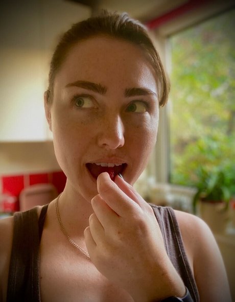 Nacktes geleaktes OnlyFans-Foto von Whisperaudios Asmr