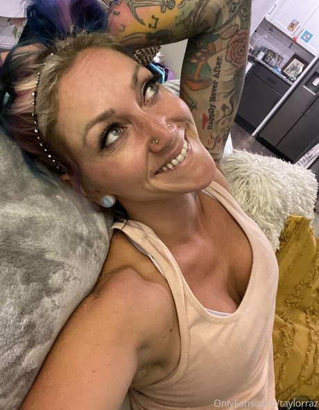 Nacktes geleaktes OnlyFans-Foto von Taylorraz