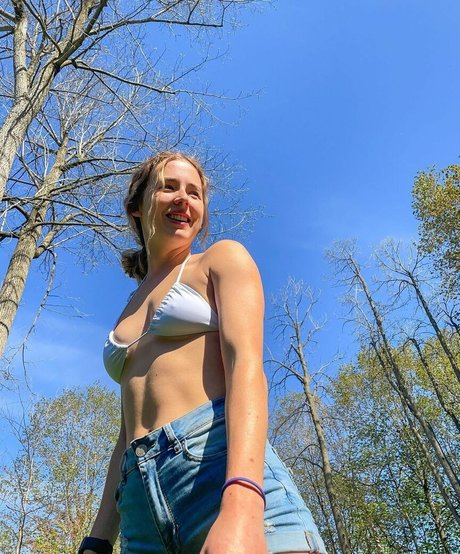 Nacktes geleaktes OnlyFans-Foto von Emilythankyounext