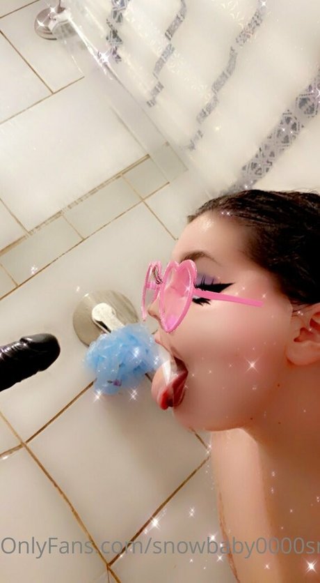 Nacktes geleaktes OnlyFans-Foto von Snowbaby0000sneakpeak