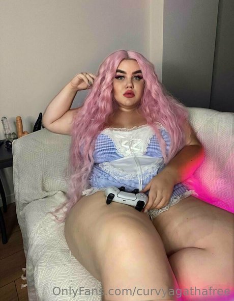 Nacktes geleaktes OnlyFans-Foto von Curvyagathafree