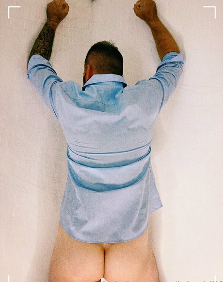 Nacktes geleaktes OnlyFans-Foto von Inkeddilf