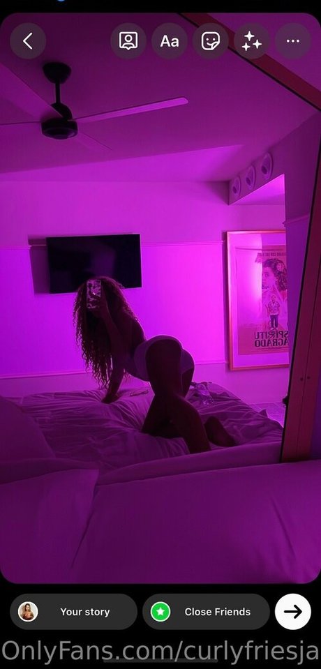 Nacktes geleaktes OnlyFans-Foto von Curlyfriesjazzz