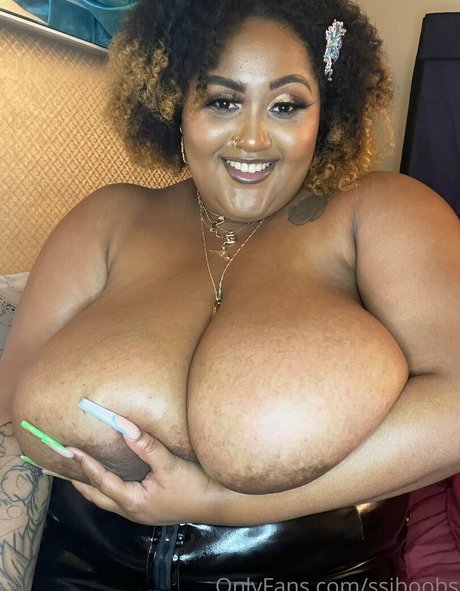 Nacktes geleaktes OnlyFans-Foto von Ssjboobs