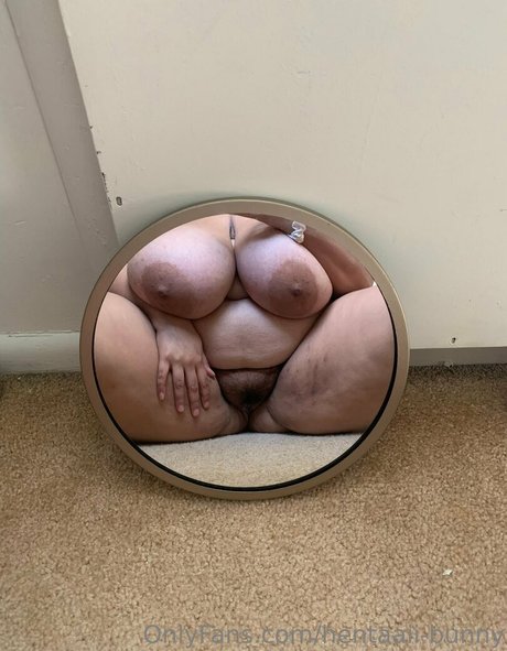 Nacktes geleaktes OnlyFans-Foto von Hentaaiibunny