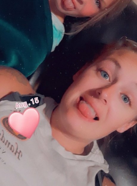 Nacktes geleaktes OnlyFans-Foto von Wetnbadmommy
