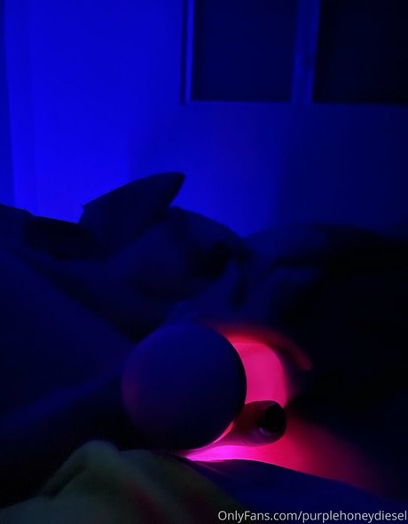 Nacktes geleaktes OnlyFans-Foto von Purplehoneydiesel