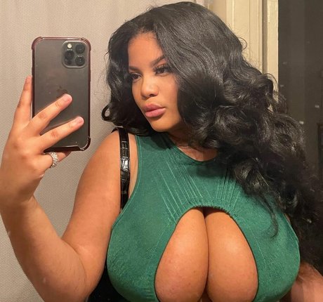 Nacktes geleaktes OnlyFans-Foto von Gabrielle Logan