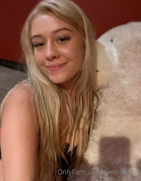 Nacktes geleaktes OnlyFans-Foto von Teeenskyler