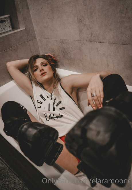 Nacktes geleaktes OnlyFans-Foto von Elaramoone