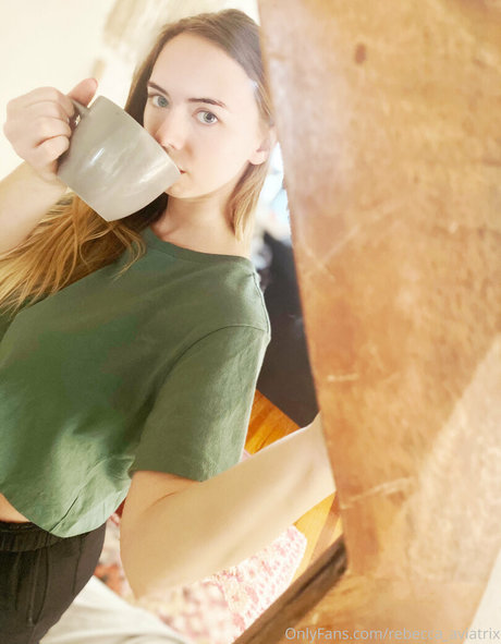 Nacktes geleaktes OnlyFans-Foto von Beccaaviatrix