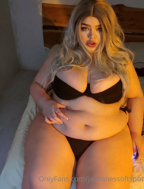 Nacktes geleaktes OnlyFans-Foto von Jasminessoftspot