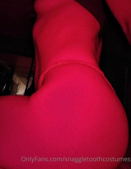 Nacktes geleaktes OnlyFans-Foto von Snaggletoothcostumes