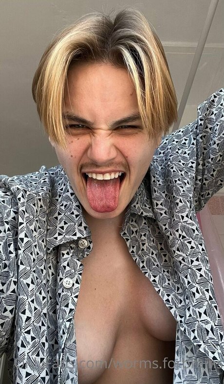 Nacktes geleaktes OnlyFans-Foto von Wormsforbrains