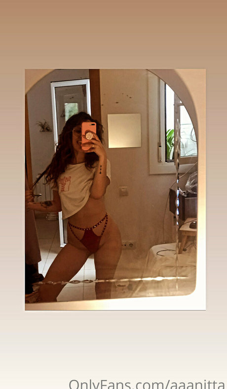 Nacktes geleaktes OnlyFans-Foto von Aaanitta