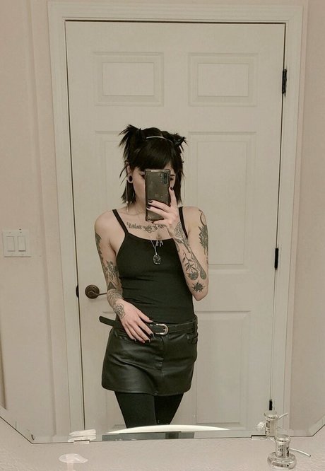 Nacktes geleaktes OnlyFans-Foto von Gothkitteen