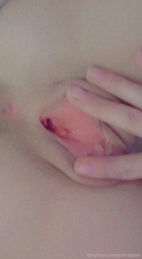 Nacktes geleaktes OnlyFans-Foto von Gothkitteen