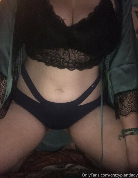 Nacktes geleaktes OnlyFans-Foto von Crazyplantlady