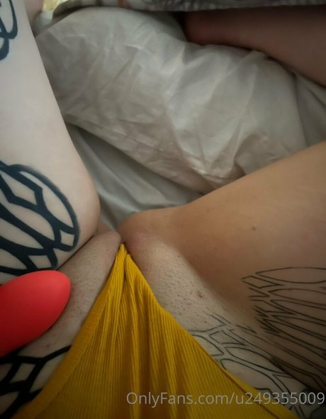 Nacktes geleaktes OnlyFans-Foto von Splitgirl