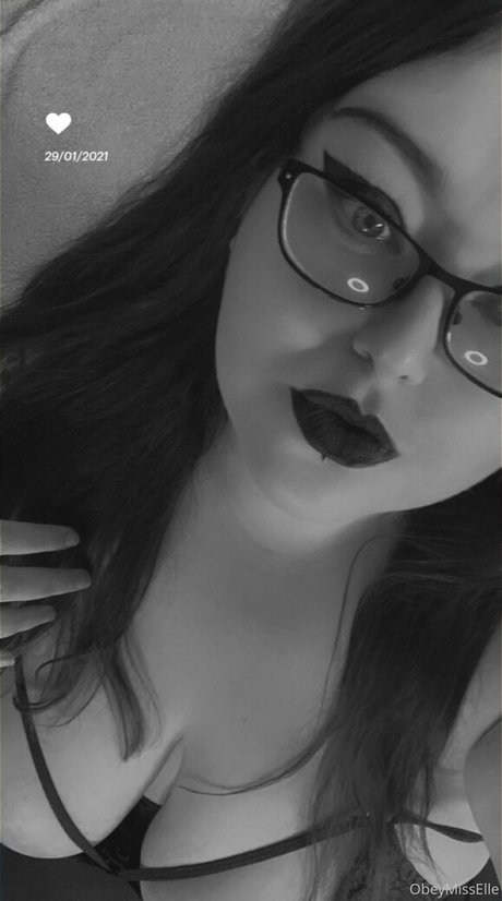Nacktes geleaktes OnlyFans-Foto von Obeymisselle