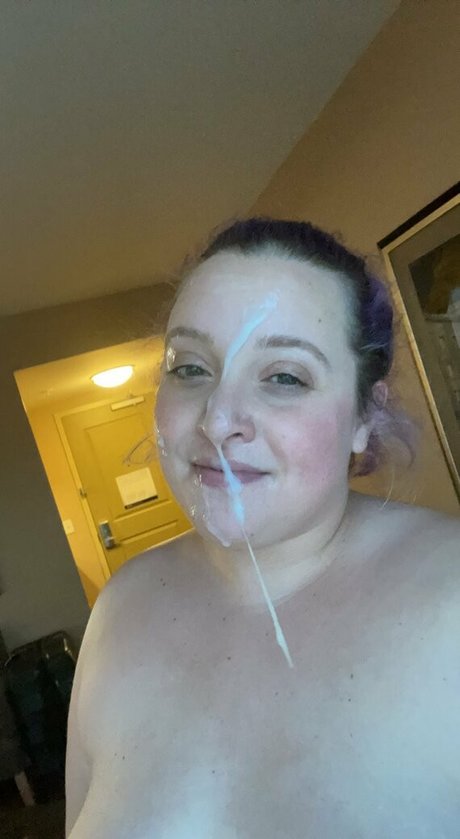 Nacktes geleaktes OnlyFans-Foto von Yafavsnobunny