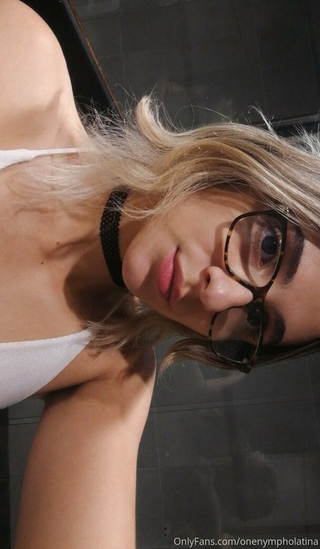 Nacktes geleaktes OnlyFans-Foto von Onenympholatina