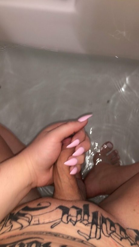 Nacktes geleaktes OnlyFans-Foto von Misstinyangel