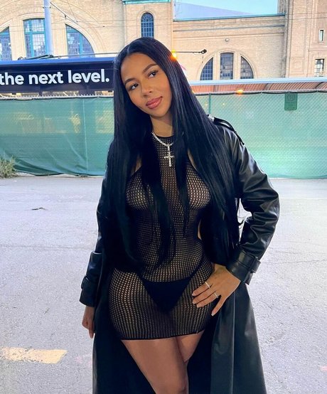 Nacktes geleaktes OnlyFans-Foto von Mariah The Scientist